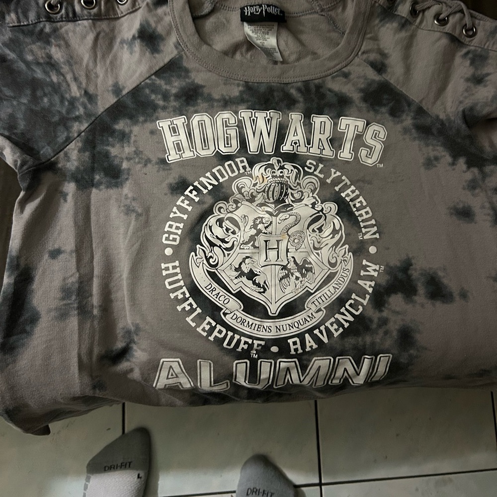 Juniors Harry Potter Hogwarts Alumni Sweatshirt Size XS 1 Grey PREOWNED